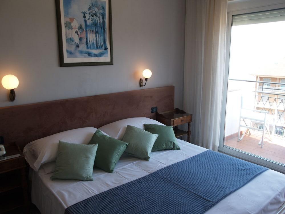 Hotel Moresco 디아노마리나 외부 사진