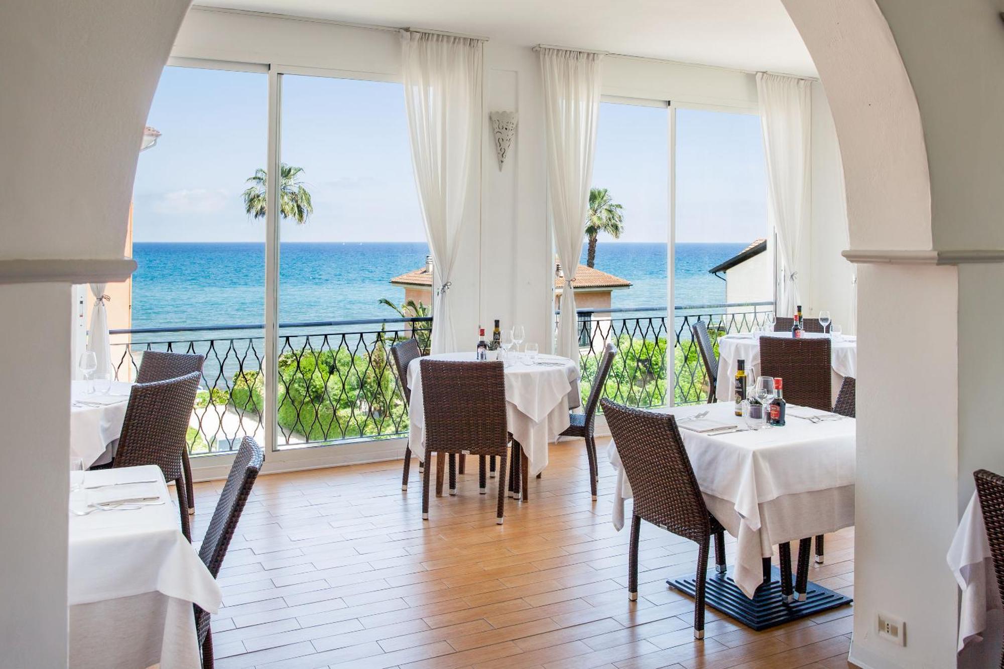 Hotel Moresco 디아노마리나 외부 사진