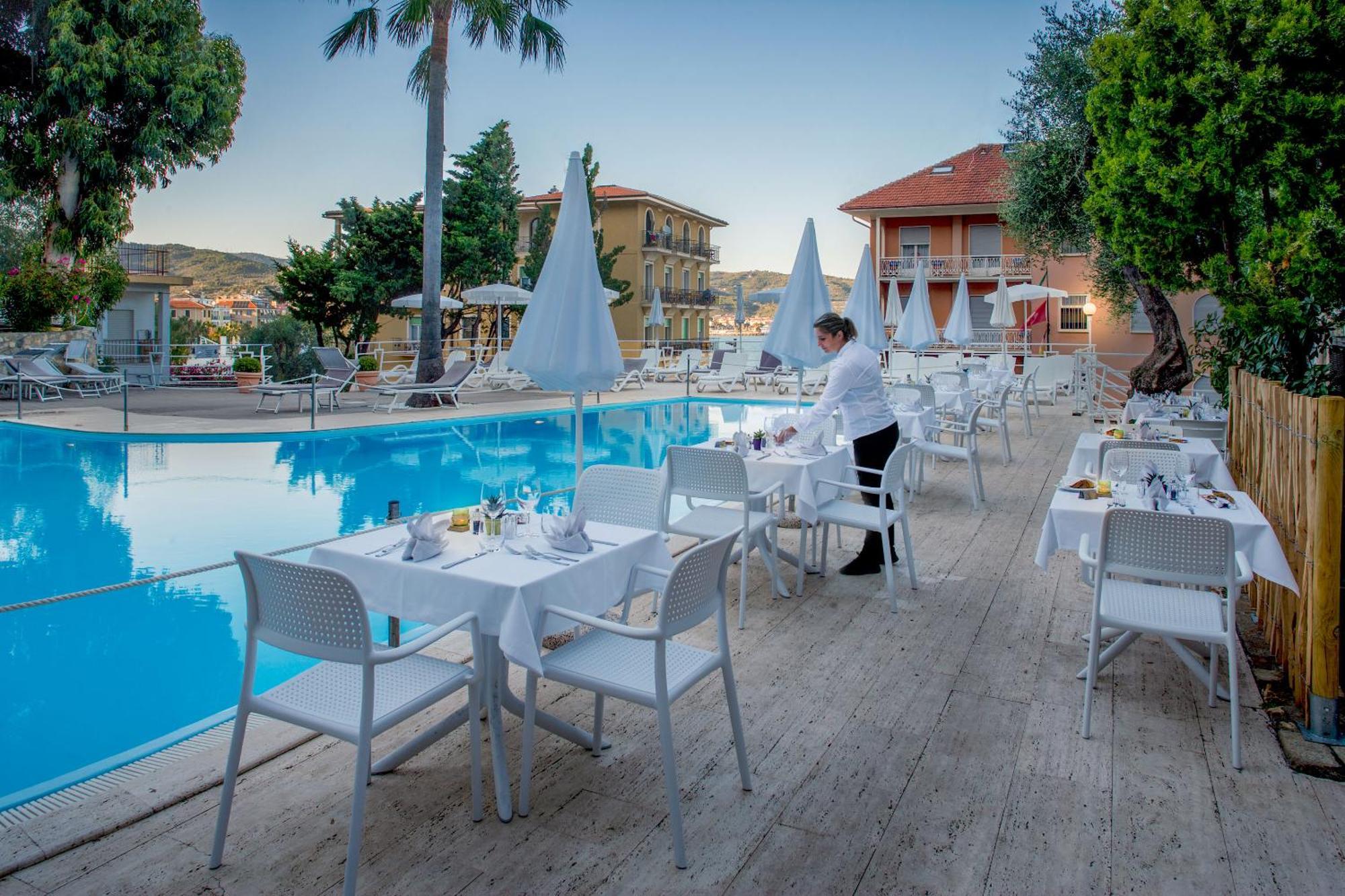 Hotel Moresco 디아노마리나 외부 사진