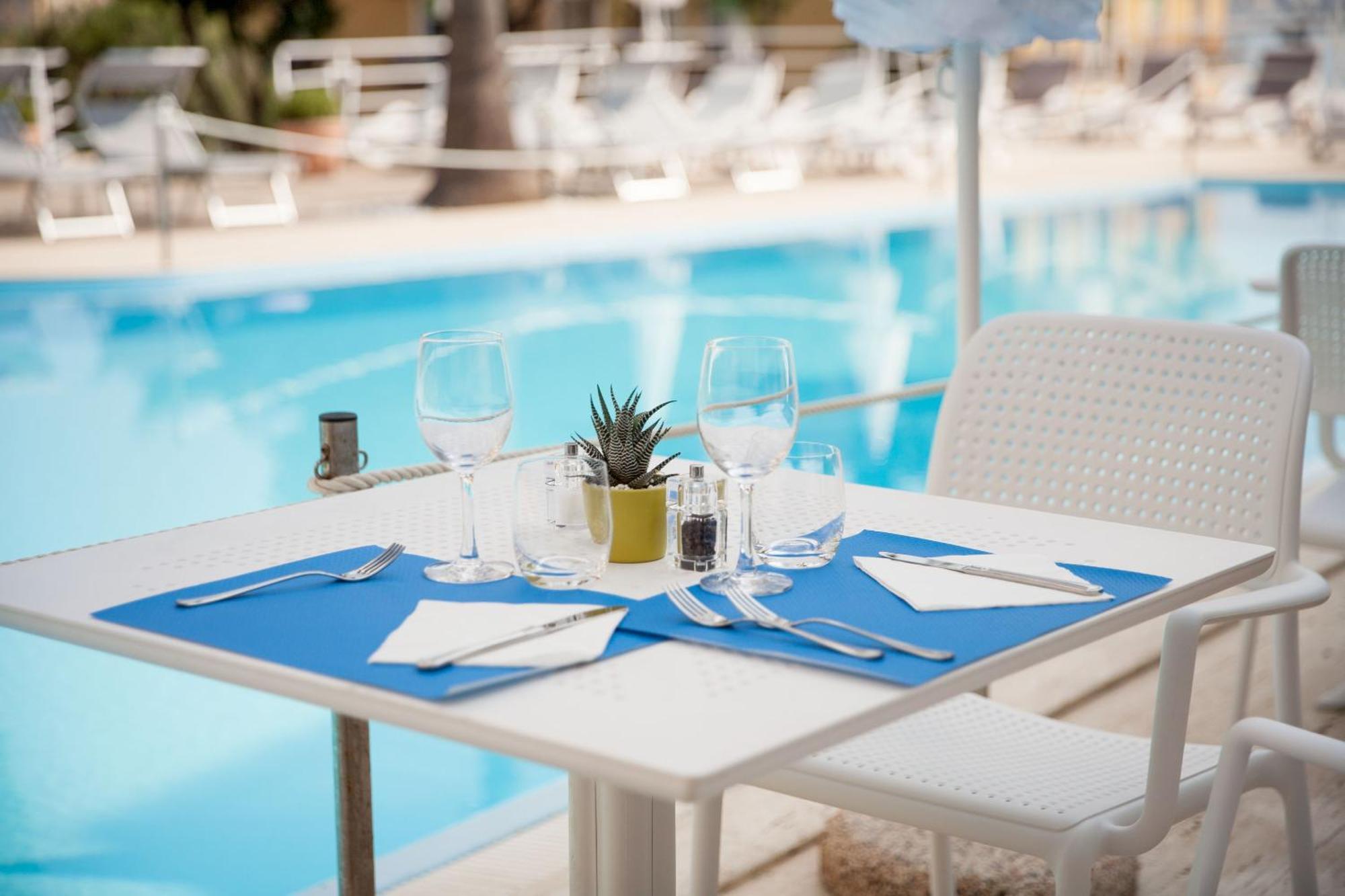 Hotel Moresco 디아노마리나 외부 사진