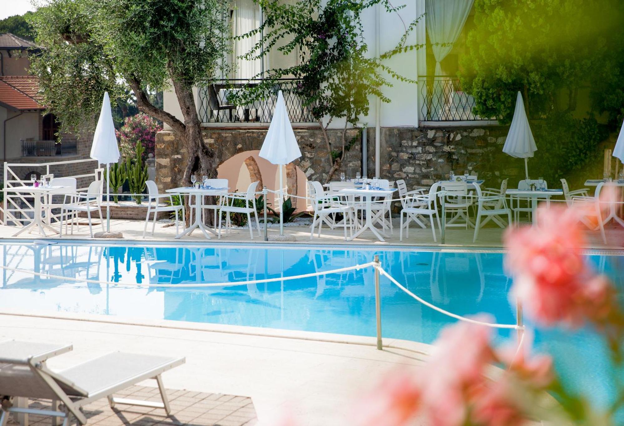 Hotel Moresco 디아노마리나 외부 사진